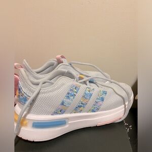 Size 6 adidas women’s shoes. Worn only twice. The shoes are in good condition